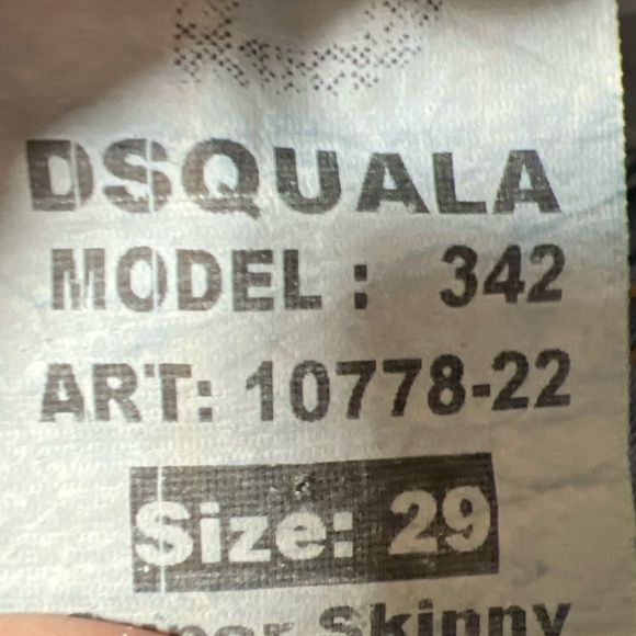 Dsquala Distressed Blue Jeans - Picture 4 of 5